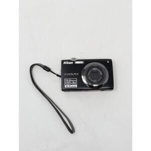 Nikon Coolpix Camera S3000 For Parts/ Repair. Turns on, "lens error" Message